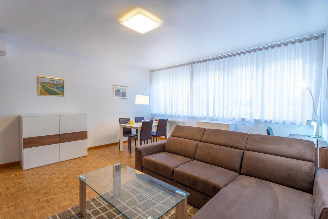 Udine Palazzo D'Aronco Modern Apartment ภายนอก รูปภาพ